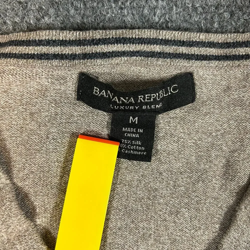 Banana‎ Republic Luxury Blend Silk Cashmere V Neck Sweater M Tan